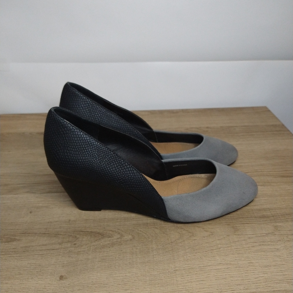 Tahari Palace Mixed Material Wedges Sz: 7 …